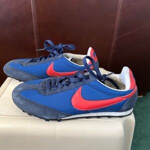 Nike Oregon Waffle Blue and Red Sneakers Mens 7 (Women’s 8.5)